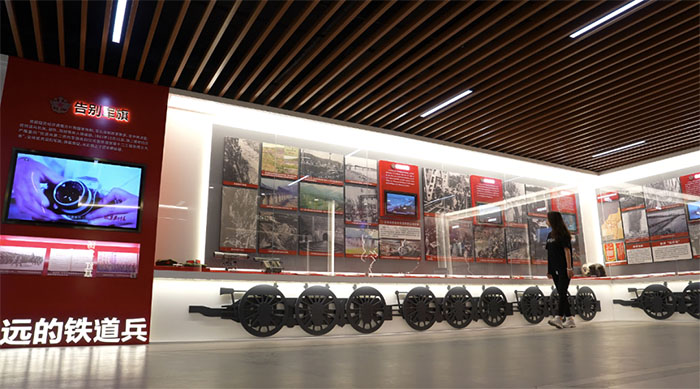中铁十二局展陈馆:时光隧道中的筑路传奇(图2) 1 (2).jpg